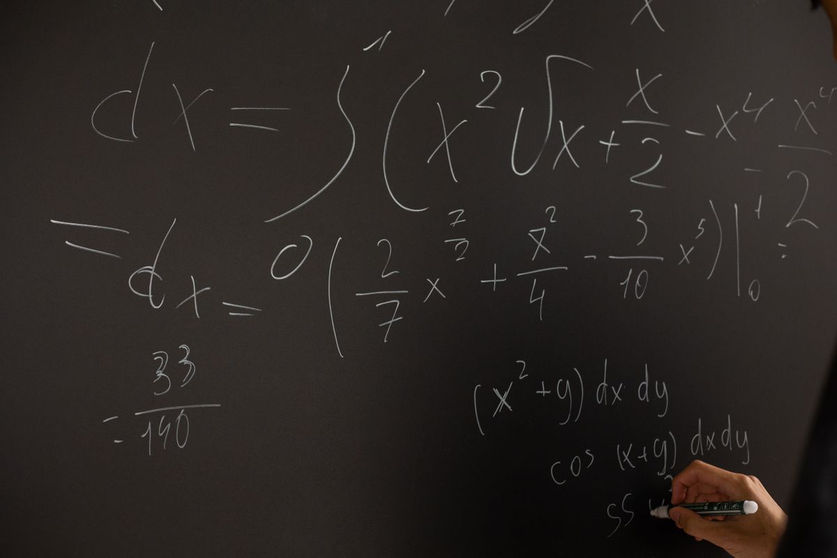 Equações Famosas no Desenvolvimento de Software: Da Matemática ao Código