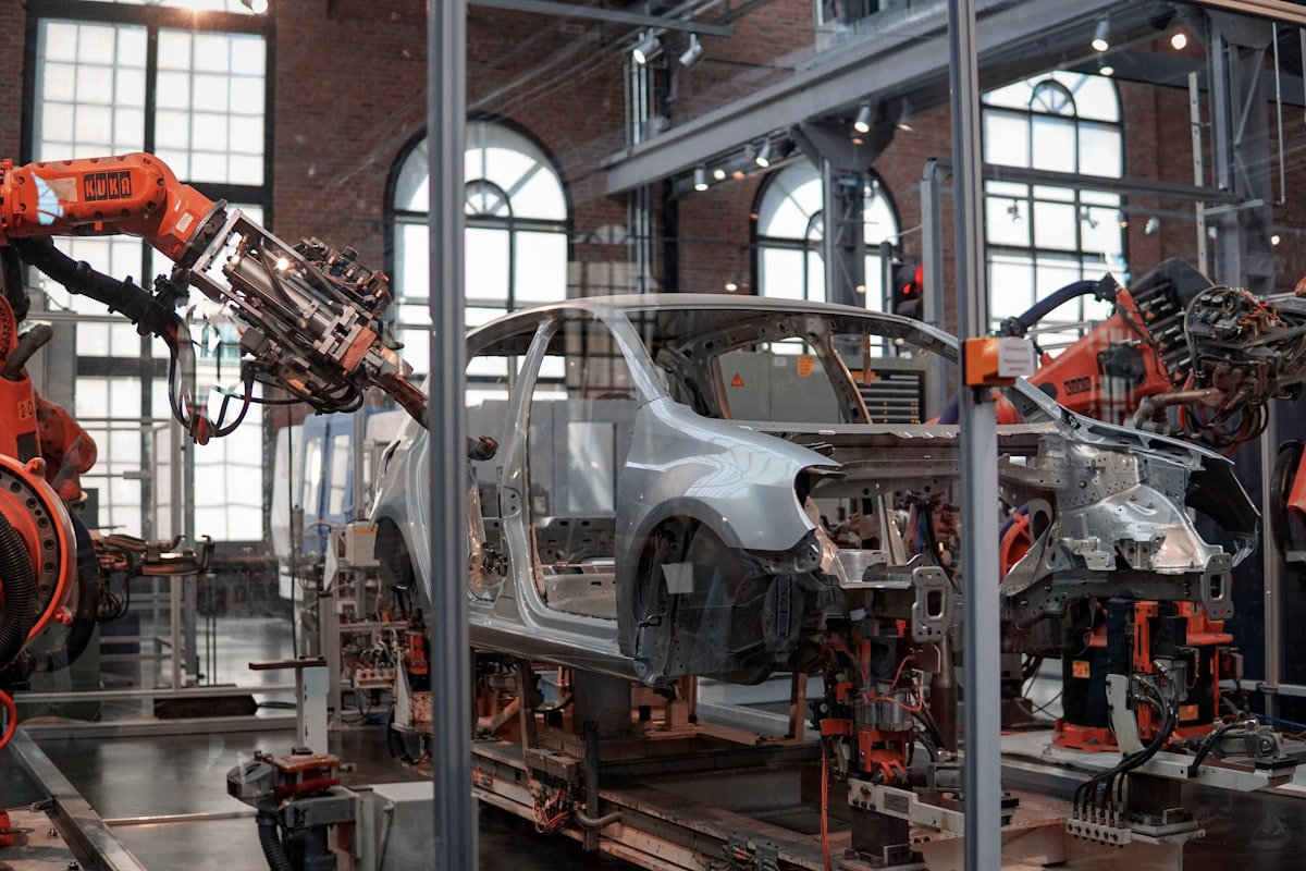 Automação Industrial: A Convergência entre o Chão de Fábrica e a Inteligência de Dados