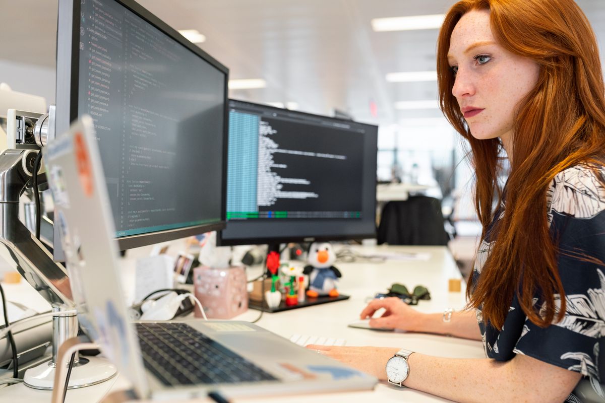 Open Source: O Modelo Colaborativo que Democratizou a Inovação e Move a Infraestrutura Digital